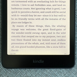 Decoloración amarilla visible en la unidad de revisión Kindle Colorsoft de The Verge. (Fuente de la imagen: The Verge, Andrew Liszewski)