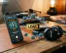 El smartphone transmite música en alta resolución a los auriculares