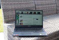 Lenovo Legion 5 15 al aire libre en la sombra