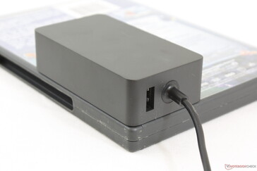 Puerto USB tipo A libre para fines de carga únicamente sin transferencia de datos