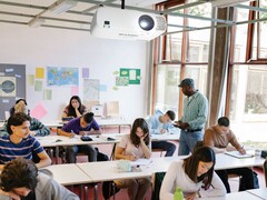 El proyector XP-E501U de Sharp (en la imagen) está diseñado para su uso en un aula. (Fuente de la imagen: Sharp)