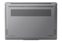 El panel inferior del Lenovo Yoga Slim 7i Gen 9 cuenta con abundante ventilación y altavoces de disparo inferior.