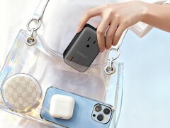 El nuevo adaptador de viaje ultrafino de Tessan (en la imagen) se ha lanzado oficialmente en EE.UU. y la UE. (Fuente de la imagen: Tessan)