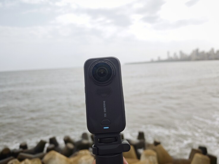 La Insta360 X6 está equipada con dos sensores cuadrados personalizados de Sony de 1/1,1 pulgadas.