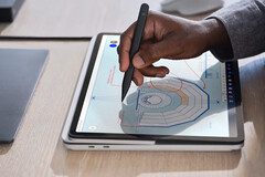 La tasa de refresco dinámica ya se puede activar en la Surface Pro 8 y en la Surface Laptop Studio. (Fuente de la imagen: Microsoft)