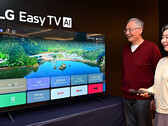 El televisor LG Easy TV ofrece mando a distancia y botón de ayuda. (Fuente de la imagen: LG Electronics)
