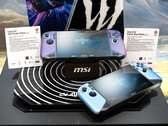 Las nuevas versiones Glacier Blue y Void Purple de la actual Claw 8 AI+ de MSI expuestas en el CES 2026 de Las Vegas. (Fuente de la imagen: MSI)
