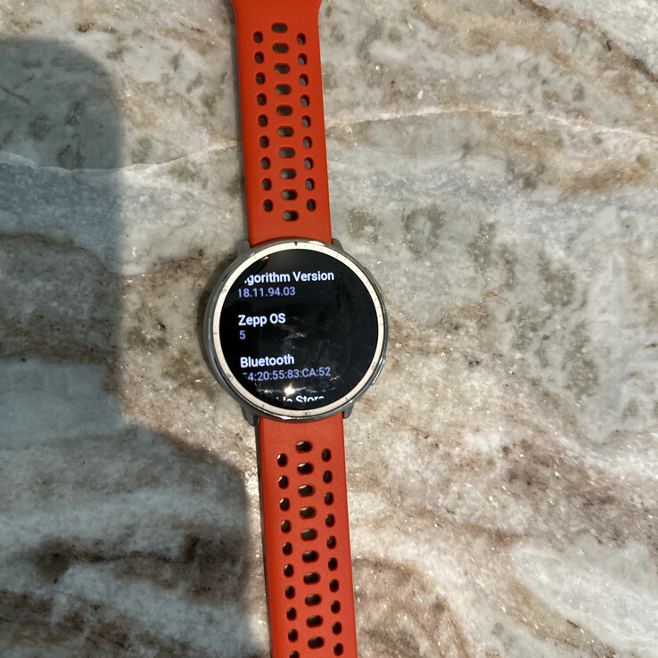 Una foto de usuario que muestra que el smartwatch Active 2 funciona con Zepp OS 5 tras la última actualización. (Fuente de la imagen: u/zztop81 vía Reddit)