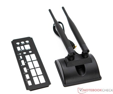 Minisforum BD770i IO-Shild y antena WLAN