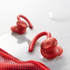 Los nuevos auriculares Sport X10 TWS y su estuche de carga. (Fuente: Soundcore)