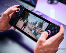 AFMF 2.1 теперь доступен на ROG Ally и более новой модели ROG Ally X, на фото. (Источник изображения: Notebookcheck)