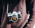 Canon parece estar considerando una cámara sin espejo basada en el diseño de la Canon AE-1, que se ha hecho popular entre los aficionados. (Fuente de la imagen: The Canon Camera Museum)