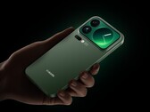Xiaomi 17 Pro Max en verde en la foto.