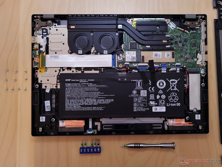 Interior del Acer Swift Go 16 