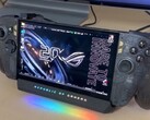 El Asus ROG Ally X20 tiene una carcasa translúcida.