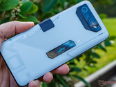 El ROG Phone 7 Ultimate podría ser sustituido pronto por un sucesor alimentado por Snapdragon 8 Gen 3. (Fuente de la imagen: Notebookcheck)