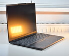 El Lenovo IdeaPad Slim 3 15Q8X10 con el Qualcomm Snapdragon X (fuente de la imagen: Benjamin Herzig/Notebookcheck)
