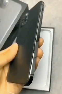 ¿Un iPhone 12 o sólo un iPhone 11 personalizado? (Fuente de la imagen: Sparrows News)