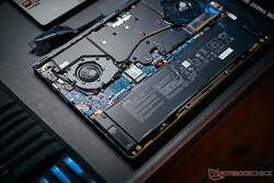 El modelo RTX 4090 también ofrece dos ranuras M.2 2280.