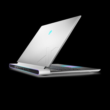 Puertos Alienware x16 R2 (imagen vía Dell)