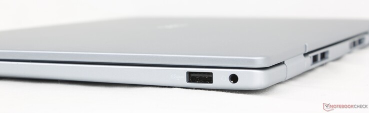 Derecha: USB-A 3.2 Gen. 1, auriculares de 3,5 mm
