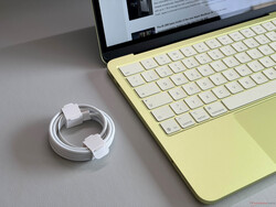 En Europa, sólo recibe un cable USB en la caja.