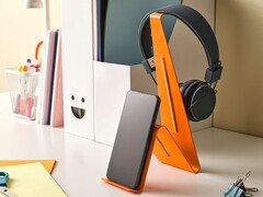 Nuevo soporte para auriculares/tabletas Möjlighet naranja de IKEA