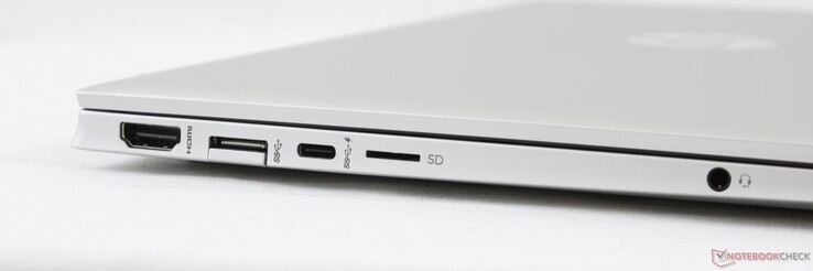 Izquierda: HDMI 2.0, USB-A 5 Gbps, USB-C 10 Gbps con PD y DisplayPort 1.4, lector MicroSD, audio combo de 3.5 mm