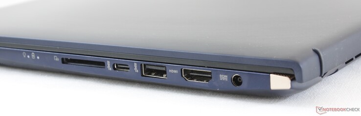 Derecha: Lector SD, USB Tipo C 3.1 Gen. 2, USB Tipo A 3.1 Gen. 2, HDMI, adaptador de CA
