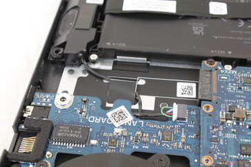 La ranura de SSD secundaria M.2 2280 PCIe4 x4 está desactivada en nuestra configuración