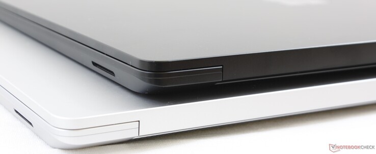 Surface Laptop 3 de 13.5 pulgadas negro (arriba) vs. Surface Laptop 3 de 13.5 pulgadas blanco (abajo)