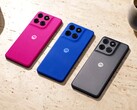 El Moto G77 Power está disponible con una carcasa trasera en rosa, azul o gris.