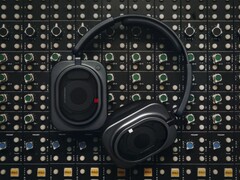Nothing Headphone (1) Pro combina tres transductores por oído con cancelación activa de ruido adaptativa (ANC) y hasta 68 horas de autonomía.