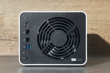 Los modelos TerraMaster F4-425 Plus y Pro tienen un aspecto idéntico.