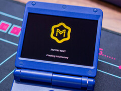 El Anbernic RG34XX SP ejecutando muOS Pixie. (Fuente de la imagen: Retro Handhelds)