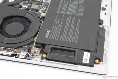 Un total de 6 altavoces integrados (2 tweeters ascendentes, 4 woofers)