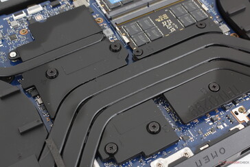 El modelo no cuenta con un enfriador de cámara de vapor a diferencia de la serie Omen Max