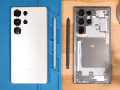 El S24 Ultra (izquierda) frente al S25 Ultra. (Fuente de la imagen: PhoneRepairGuru vía YouTube)