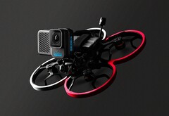 La GoPro Hero 10 Black Bones es lo suficientemente ligera como para ser transportada por un dron FPV. (Fuente de la imagen: GoPro)