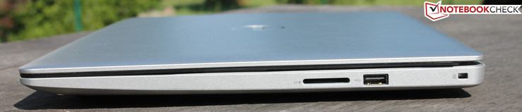 derecha: lector de tarjetas, USB 3.0, Kensington Lock