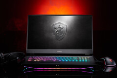 Iluminación RGB Mystic Light en el teclado y chasis bajo encimera. (Fuente de la imagen: MSI)