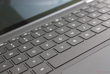 Si has estado escribiendo en un XPS 13 o algún otro Ultrabook durante años, entonces vas a necesitar algo de tiempo para acostumbrarte a las exclusivas teclas superfinas MagLev del XPS 13 7390 2-in-1.