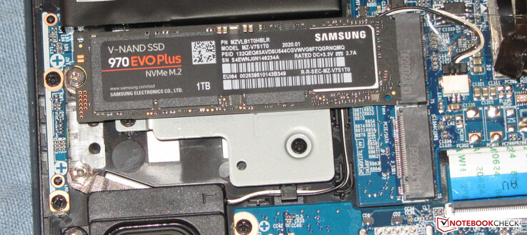 Un SSD NVMe sirve como unidad de sistema. Se puede instalar una segunda SSD en el formato M.2 2280 (NVMe o SATA).