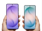 El Galaxy S27 Plus y el Galaxy S27 contarán con las mismas cámaras para selfies que sus predecesores, que se muestran aquí.