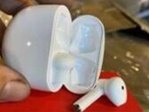 Los supuestos "AirPods" incautados por la Aduana de los Estados Unidos. (Imagen: USCPB)