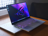 Dos de las seis SKU del 2024 Asus ROG Zephyrus G14 ya están disponibles para su compra (Fuente de la imagen: NotebookcheckReviews en YouTube)