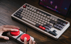 8BitDo fabrica algunos de los equipos de juego modernos con estilo retro más convincentes. (Fuente de la imagen: 8BitDo)