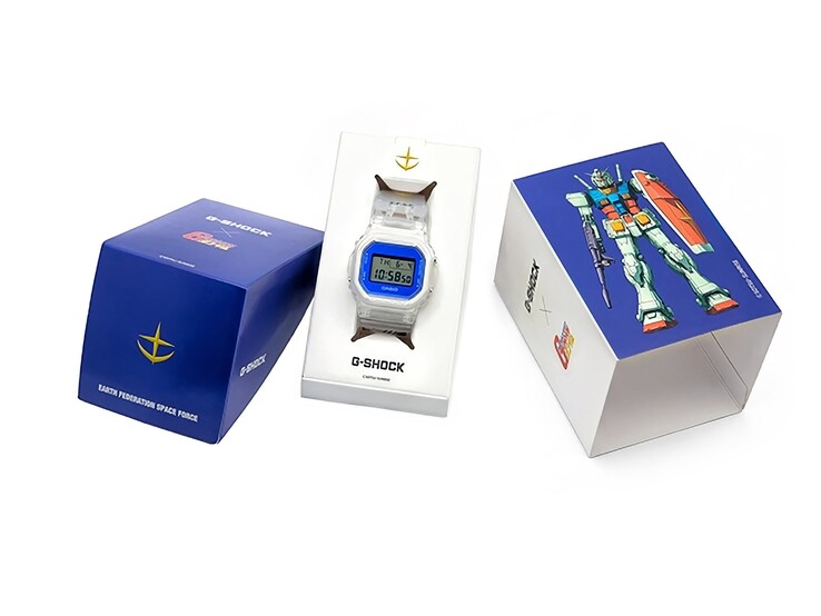 El reloj de edición limitada llega en un embalaje especial decorado con ilustraciones de Gundam y la marca de la Fuerza Espacial de la Federación Terrestre.
