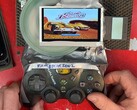 La PlayStation 2 slim portátil de bricolaje 'Frankenstein' con una unidad de disco expuesta
