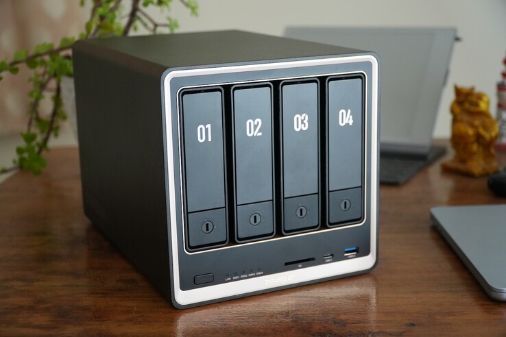 El Ugreen NASync DXP4800 GT es un NAS de 4 bahías